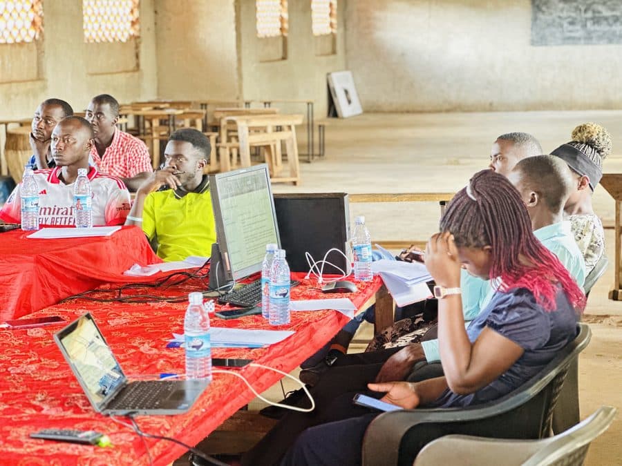 Trainees following an ICT skills workshop session